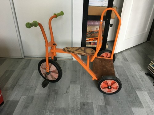 Rare tricycle façon - side, car